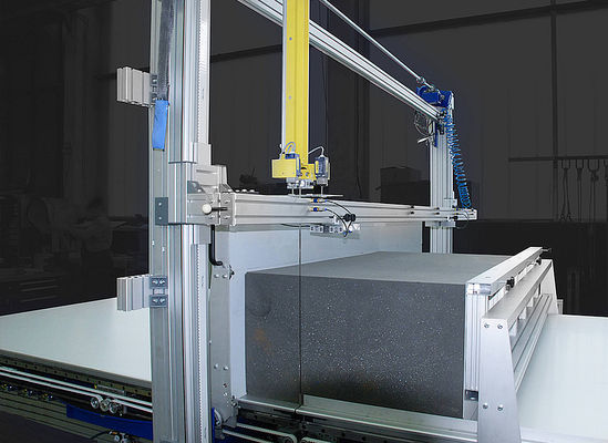اسفنج عمودی راست بزرگ CNC فوم برش سیمنز کنترل میز کار چرخش